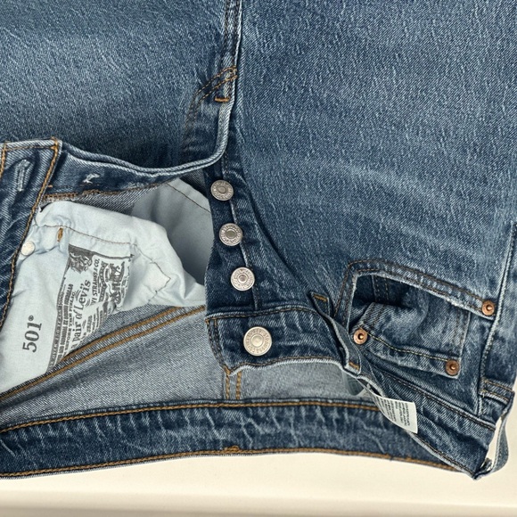 Vintage Levi's Women's 501 Original-Fit Straight-Leg Jeans - Picture 4 of 6